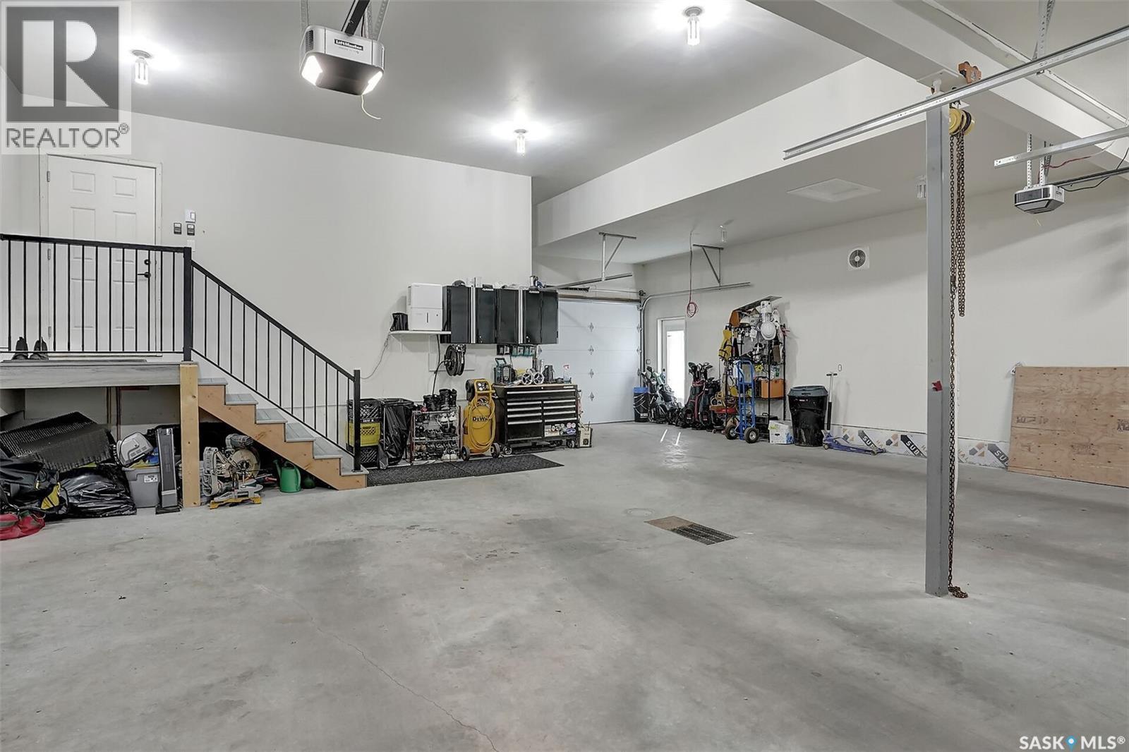 4244 Elderberry Crescent E, Regina, SK - Indoor Photo Showing Garage