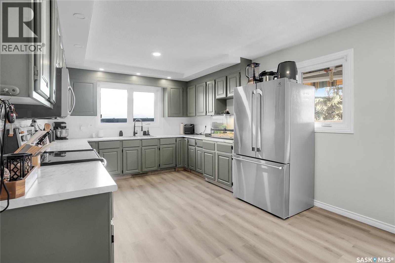 138 Stone Terrace, Saskatoon, SK - Indoor Photo Showing Kitchen
