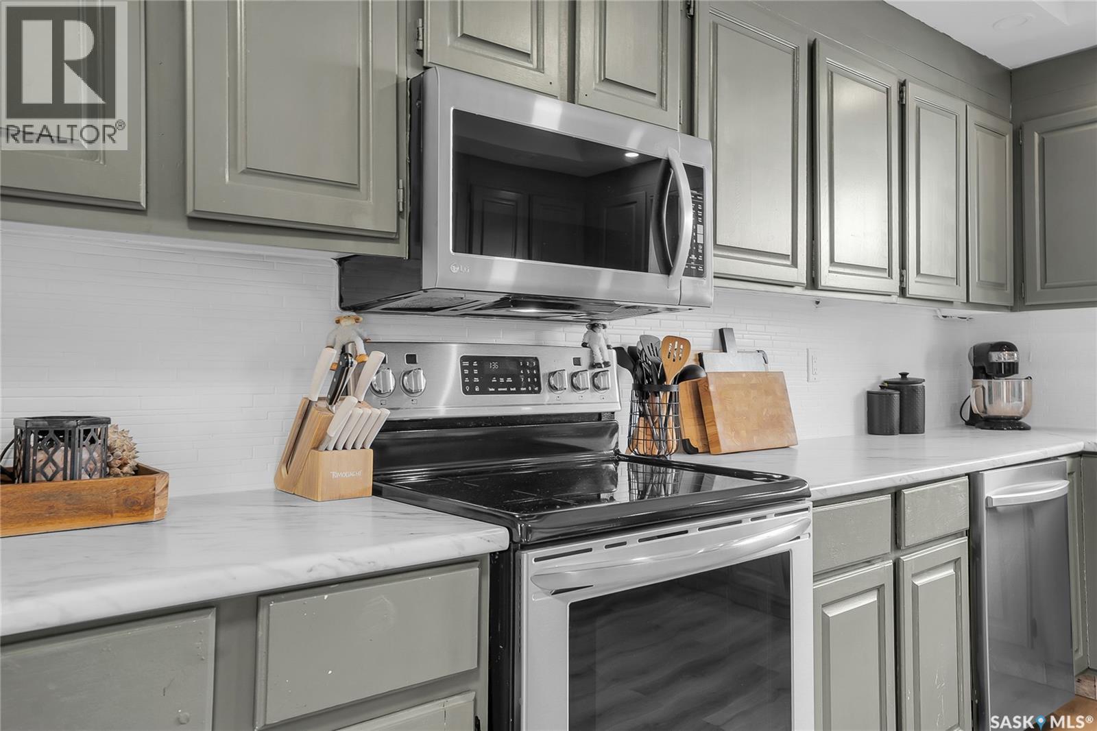 138 Stone Terrace, Saskatoon, SK - Indoor Photo Showing Kitchen