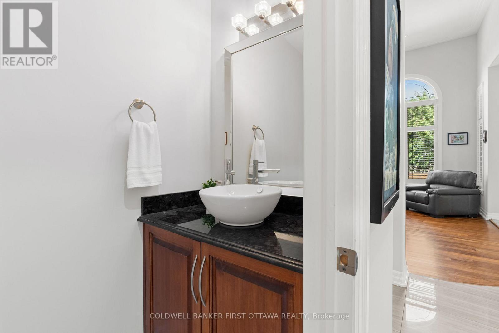 Main lvl 2 pc powder room. - 1623 Claymor Avenue, Ottawa, ON - Indoor Photo Showing Bathroom