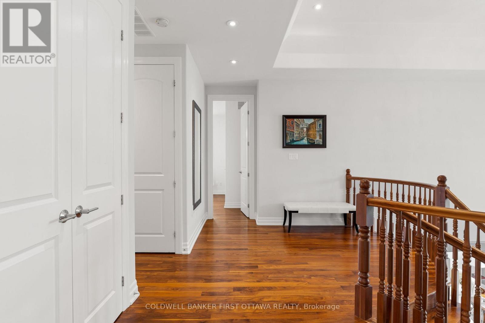 2nd level landing has rough in for addtl laundry. - 1623 Claymor Avenue, Ottawa, ON - Indoor Photo Showing Other Room