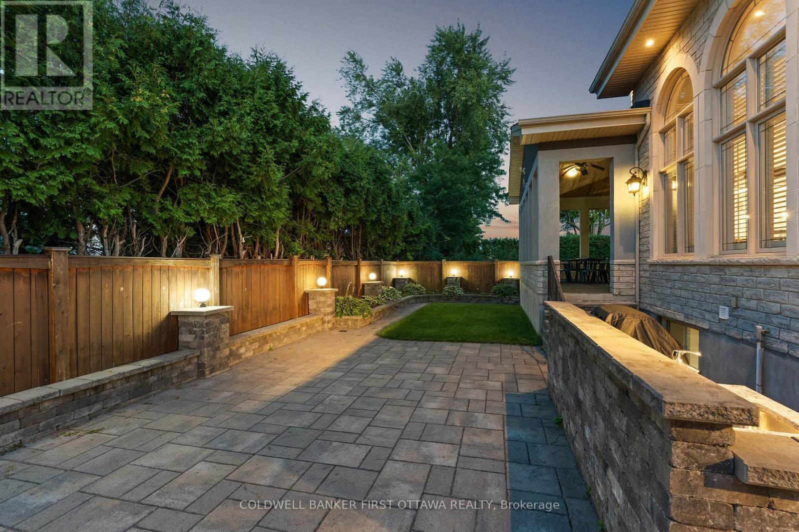 Fully landscaped and lit backyard space. - 1623 Claymor Avenue, Ottawa, ON - Outdoor