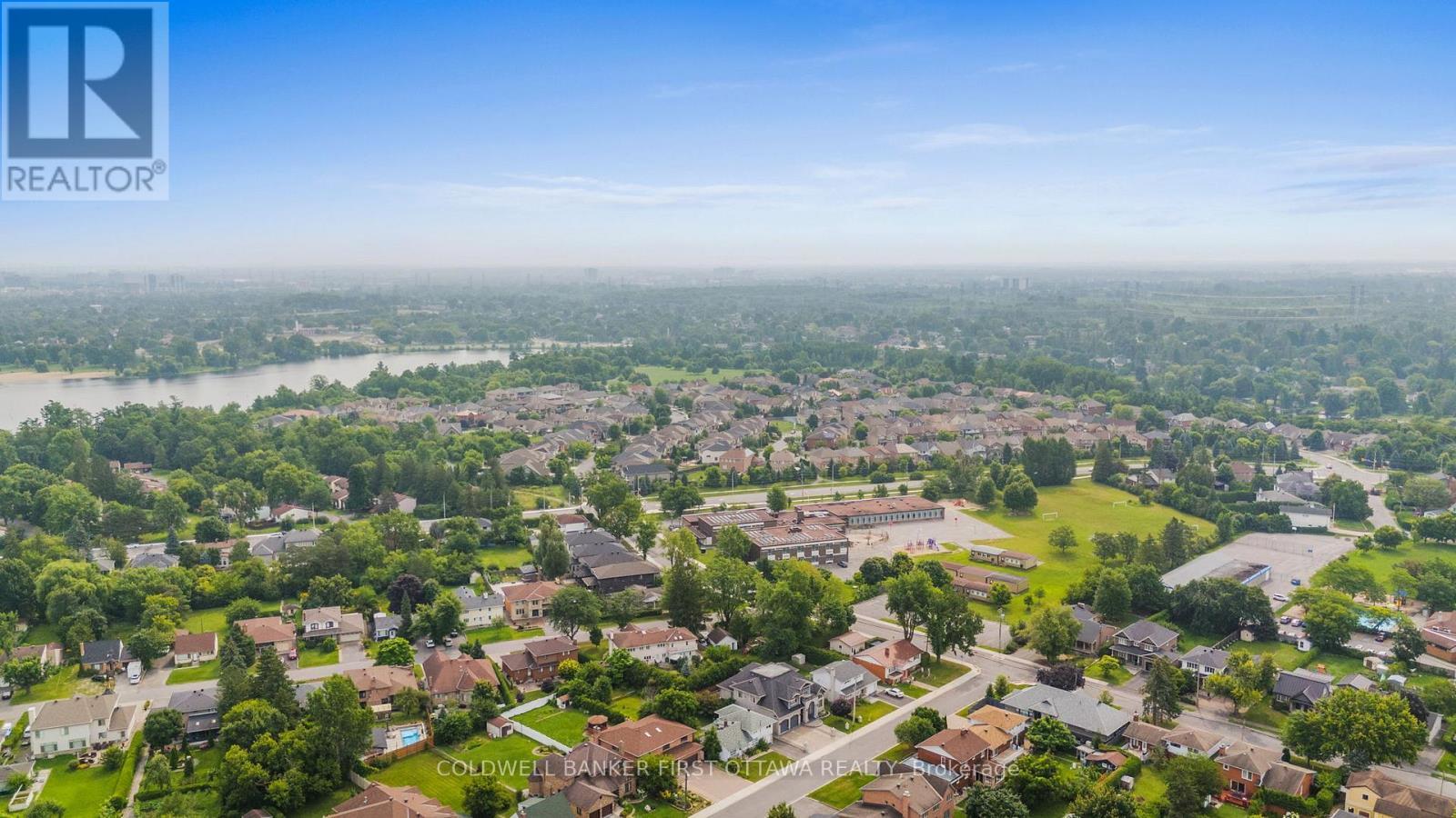 Great school district & multi-gen home opportunity - 1623 Claymor Avenue, Ottawa, ON - Outdoor With View