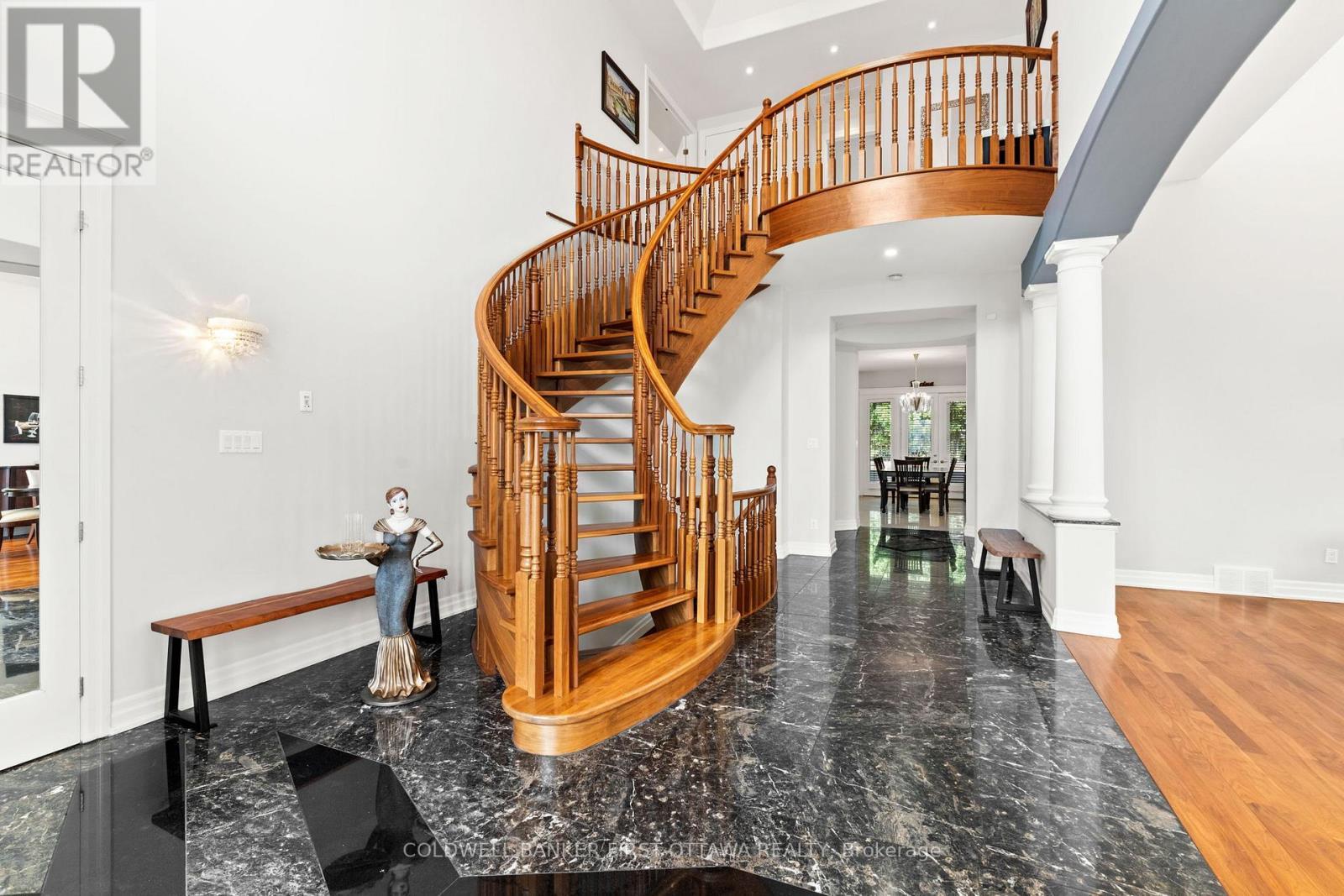 Soaring 21 ft ceiling & bright natural light! - 1623 Claymor Avenue, Ottawa, ON - Indoor Photo Showing Other Room