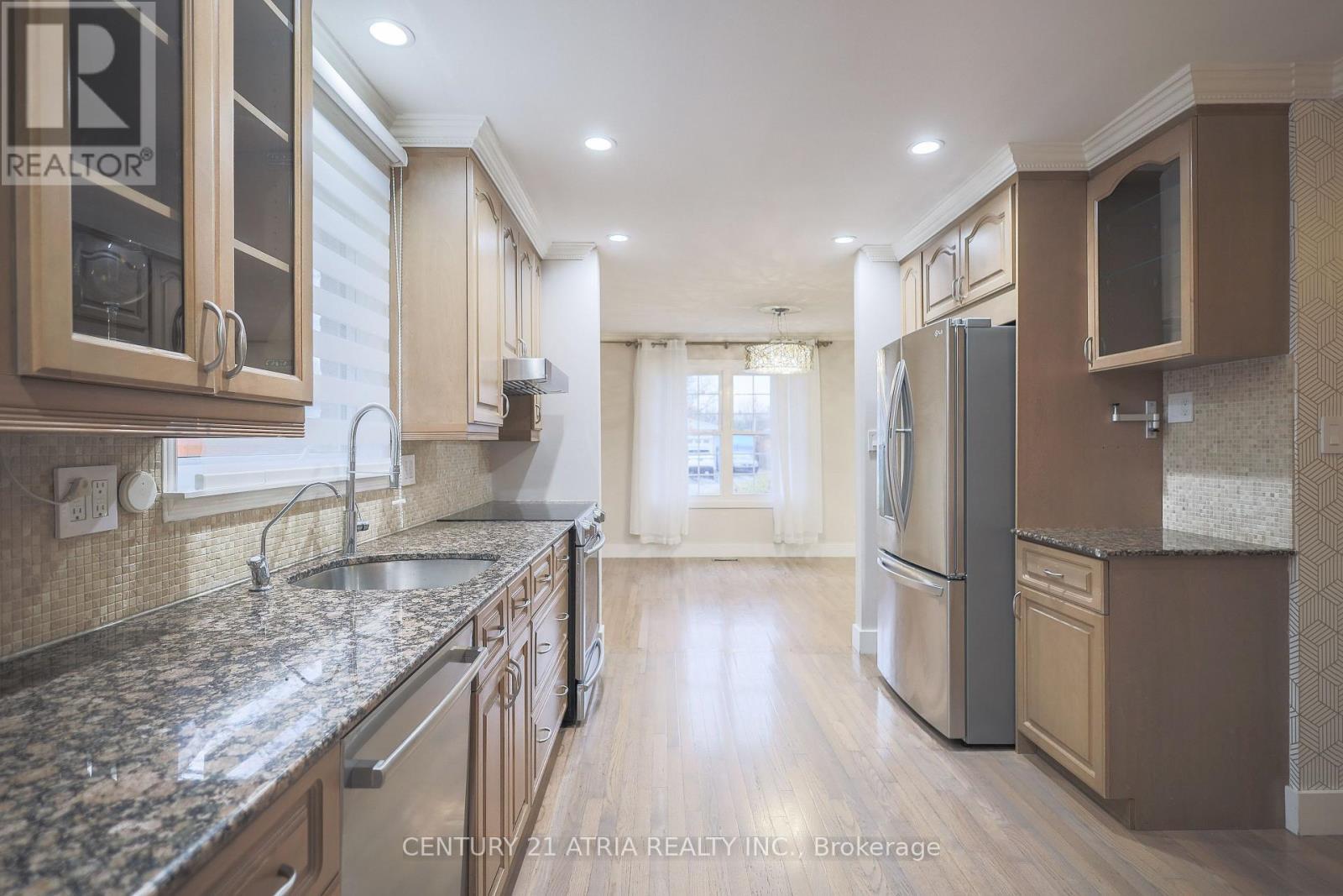 2750 Barnstone Crescent, Mississauga, ON - Indoor Photo Showing Kitchen With Upgraded Kitchen