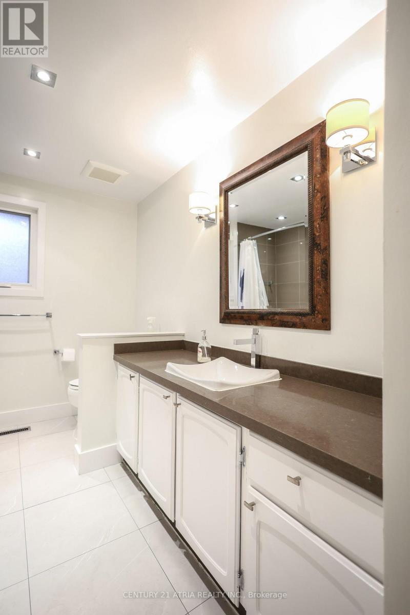 2750 Barnstone Crescent, Mississauga, ON - Indoor Photo Showing Bathroom