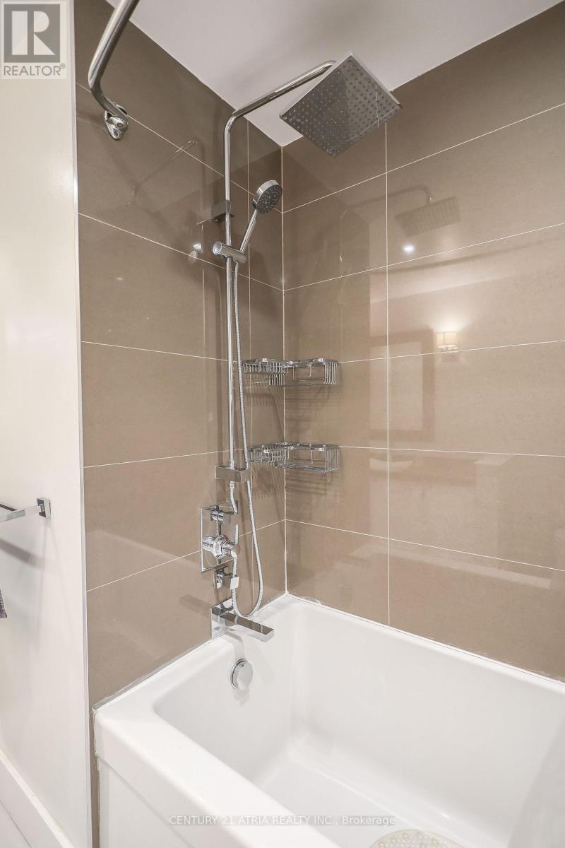 2750 Barnstone Crescent, Mississauga, ON - Indoor Photo Showing Bathroom