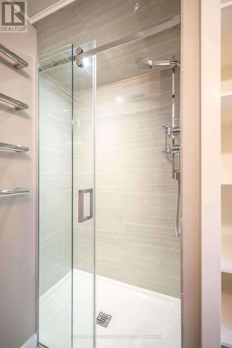 2750 Barnstone Crescent, Mississauga, ON - Indoor Photo Showing Bathroom