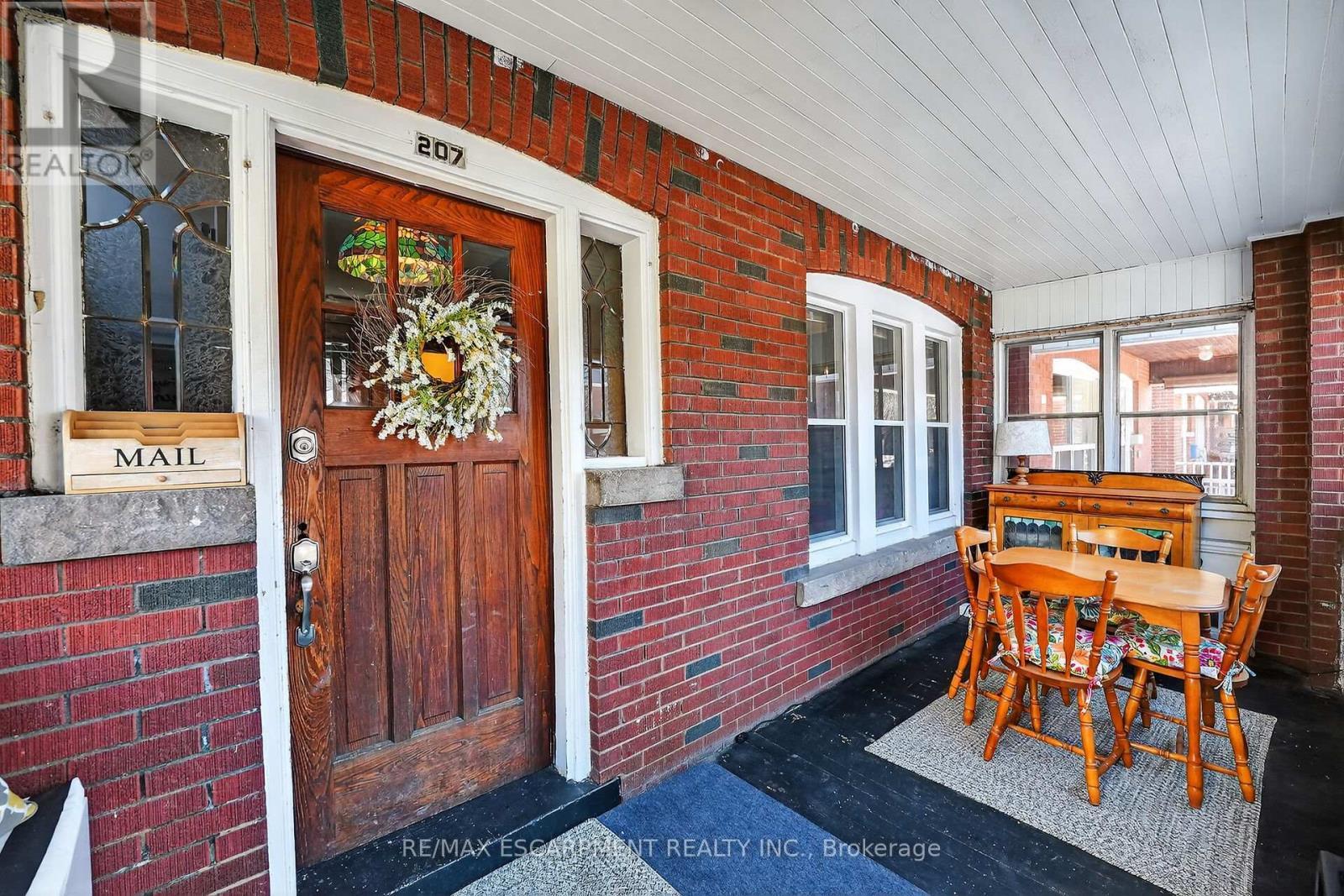 207 Edgemont Street S, Hamilton, ON - Outdoor With Exterior