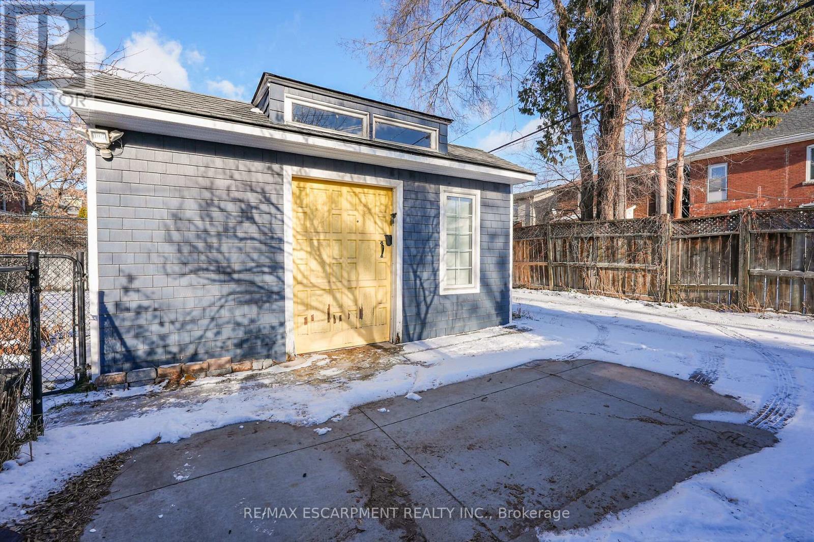 207 Edgemont Street S, Hamilton, ON - Outdoor