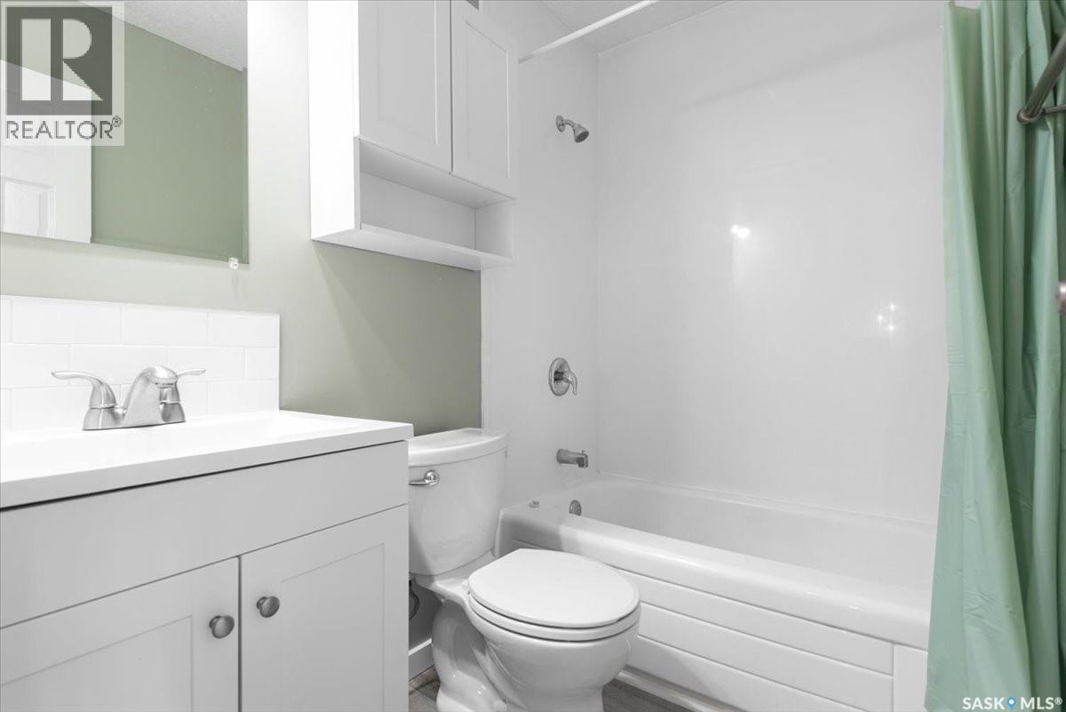 3806 Castle Road, Regina, SK - Indoor Photo Showing Bathroom