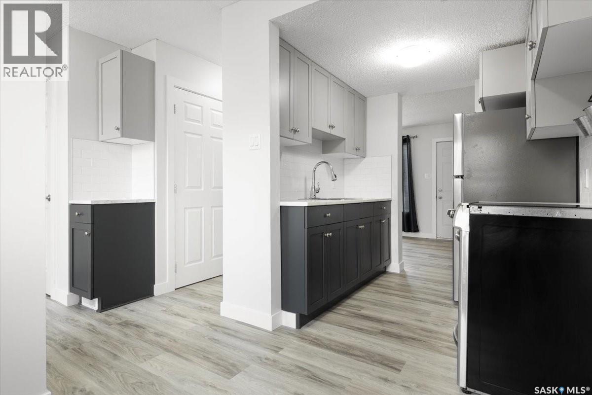 3806 Castle Road, Regina, SK - Indoor Photo Showing Kitchen