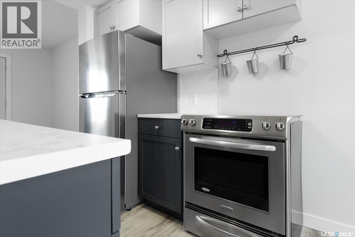 3806 Castle Road, Regina, SK - Indoor Photo Showing Kitchen