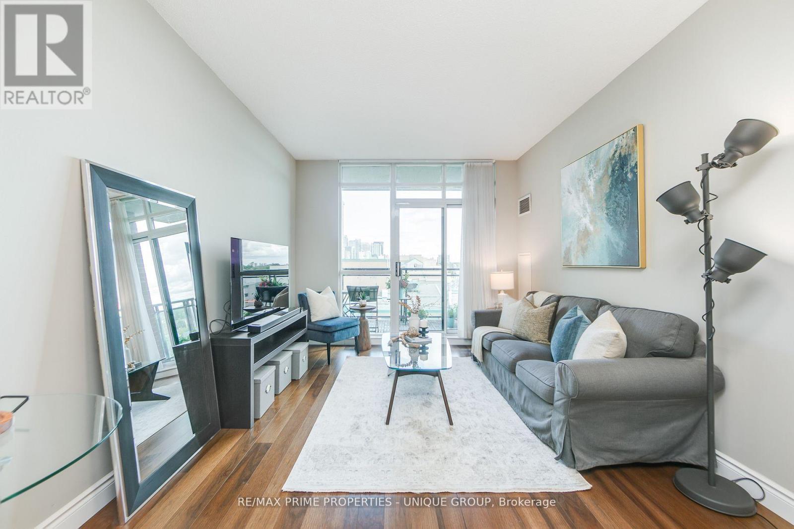 904 - 319 Merton Street, Toronto, ON - Indoor Photo Showing Living Room