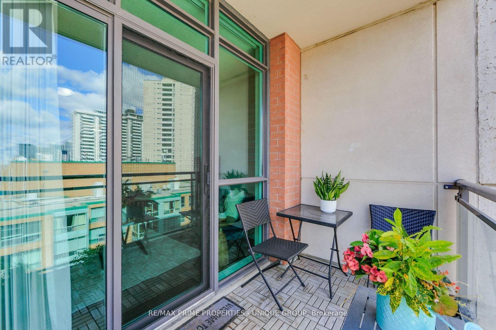 904 - 319 Merton Street, Toronto, ON - With Exterior