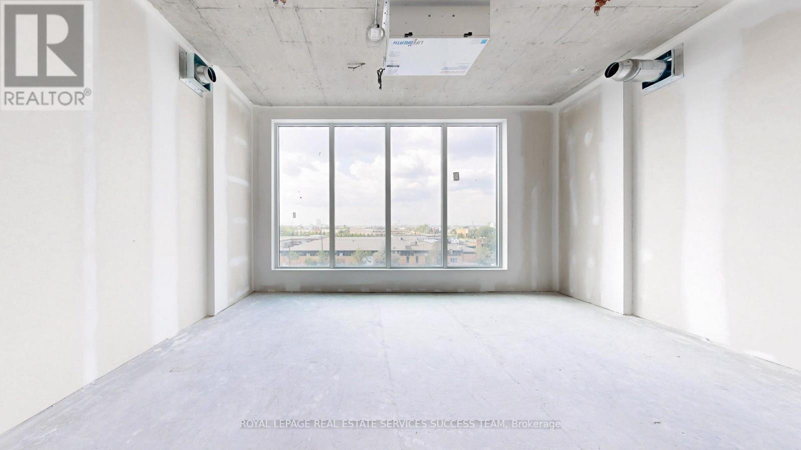 301 - 600 Dixon Road, Toronto, ON