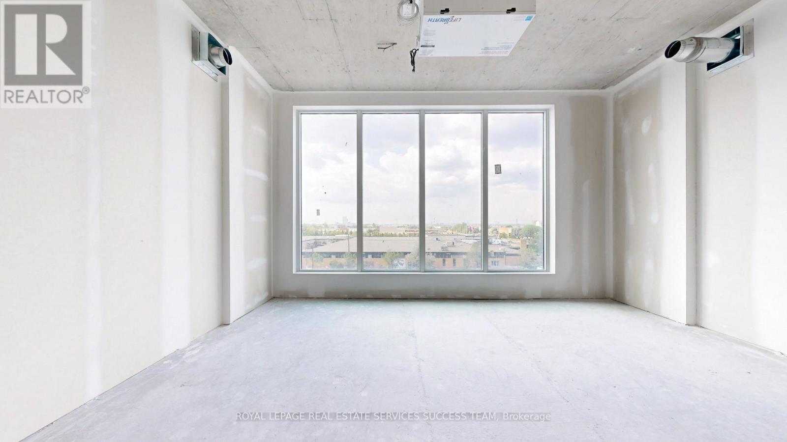 301 - 600 Dixon Road, Toronto, ON