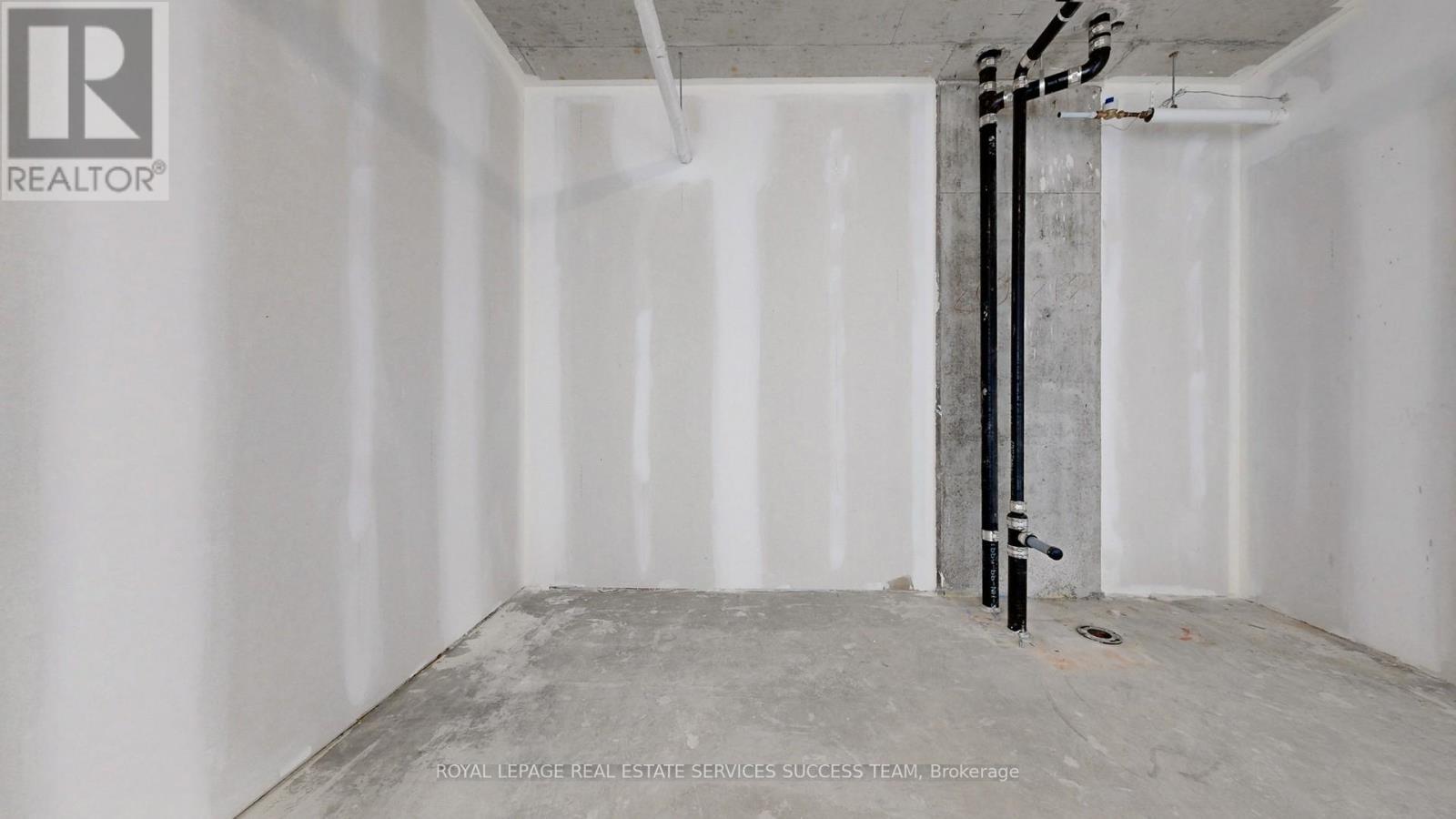 301 - 600 Dixon Road, Toronto, ON