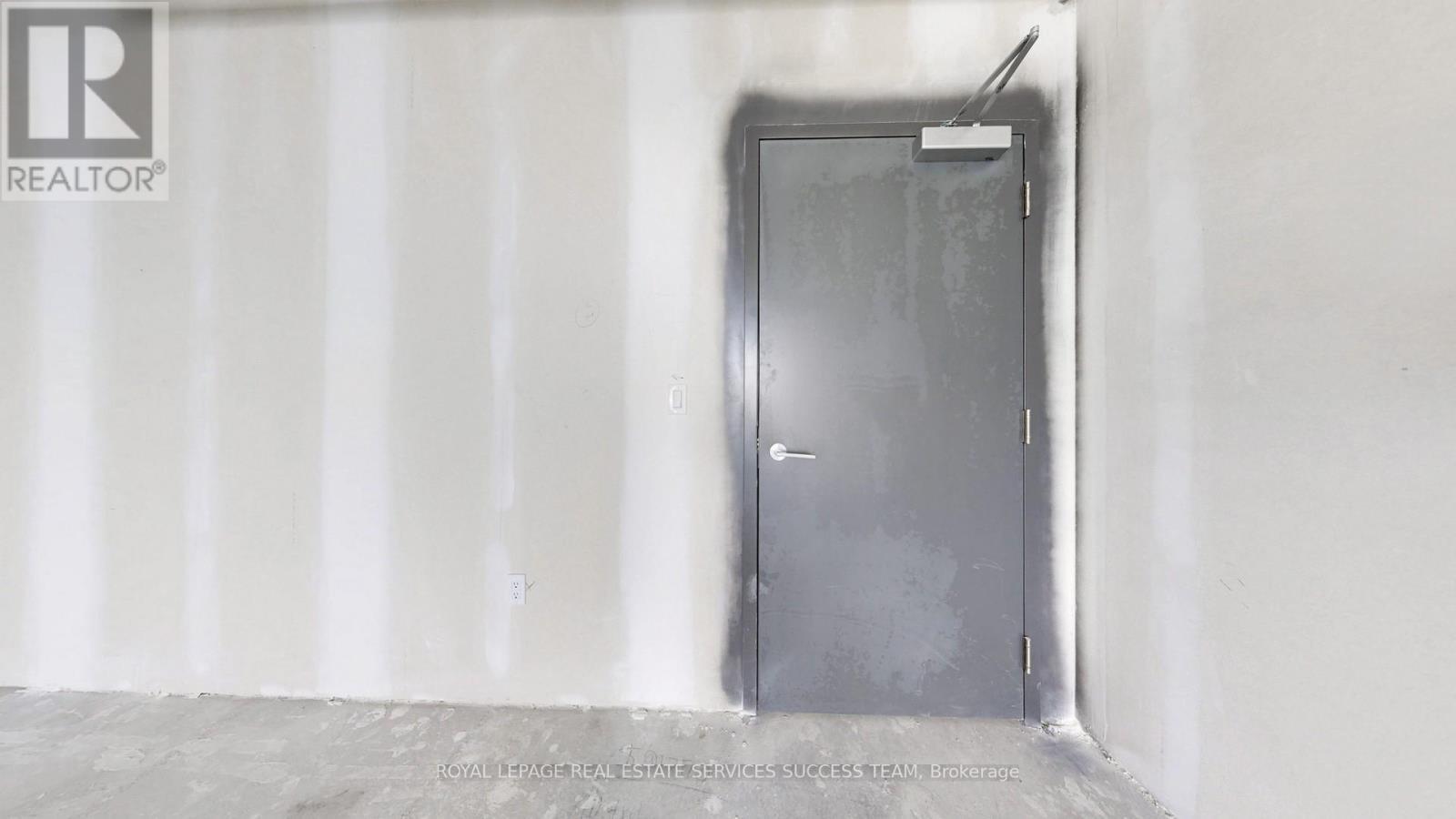 301 - 600 Dixon Road, Toronto, ON