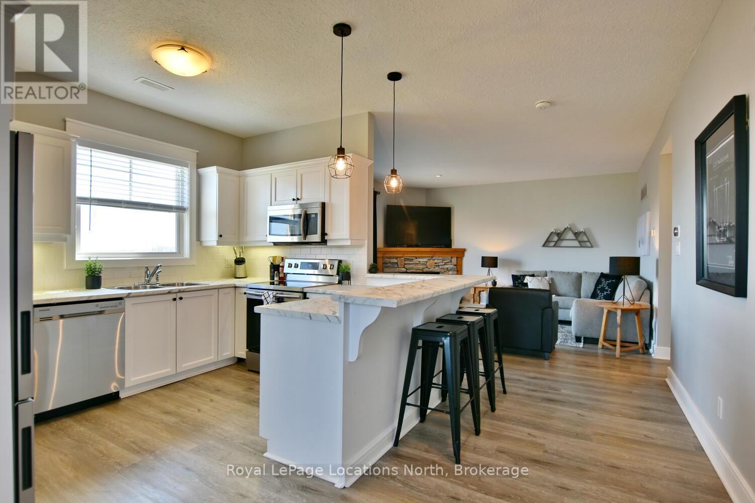 223 - 170 Snowbridge Way, Blue Mountains, ON - Indoor Photo Showing Kitchen With Double Sink With Upgraded Kitchen