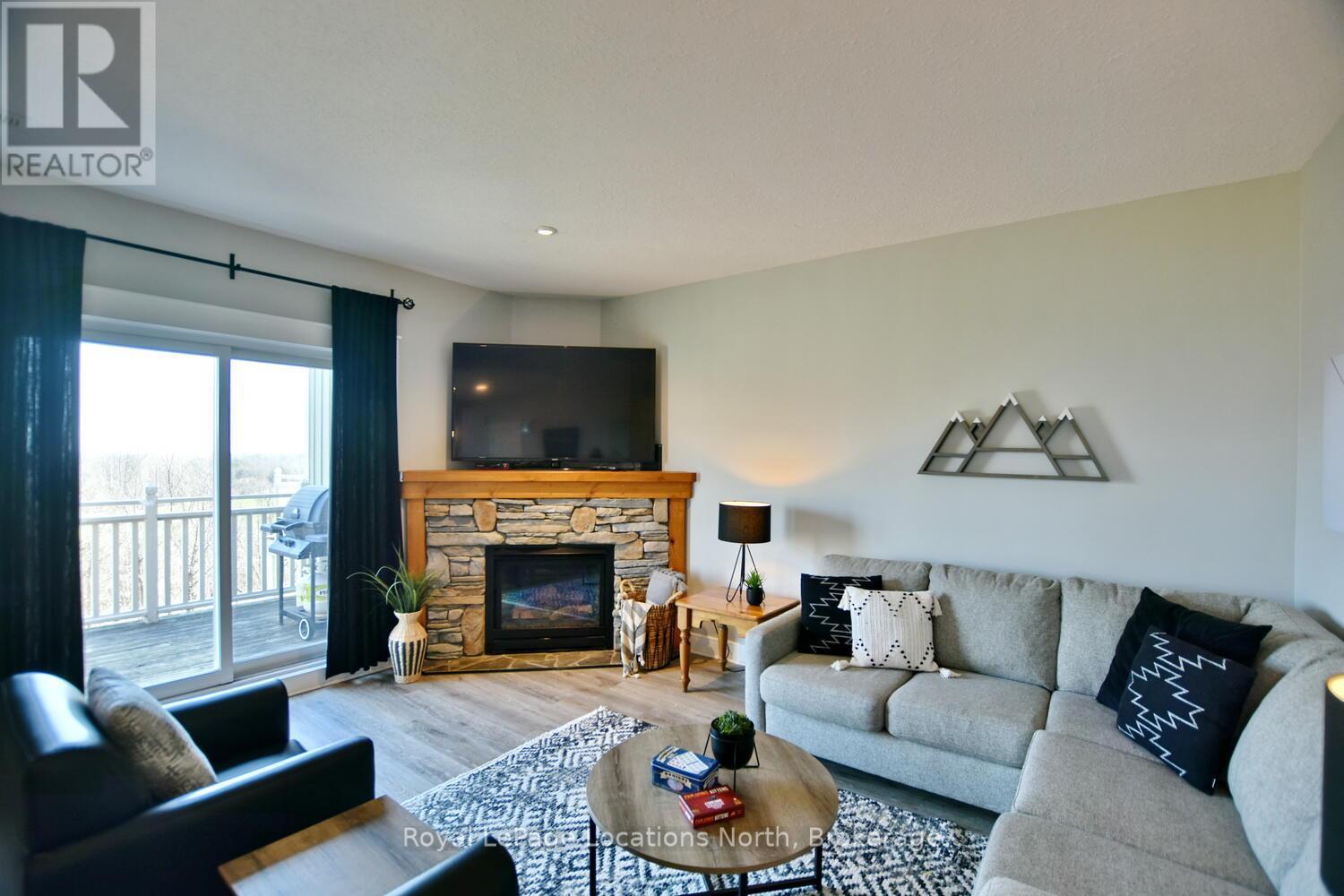 223 - 170 Snowbridge Way, Blue Mountains, ON - Indoor Photo Showing Living Room With Fireplace
