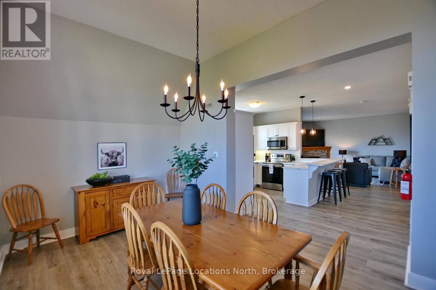 223 - 170 Snowbridge Way, Blue Mountains, ON - Indoor Photo Showing Dining Room