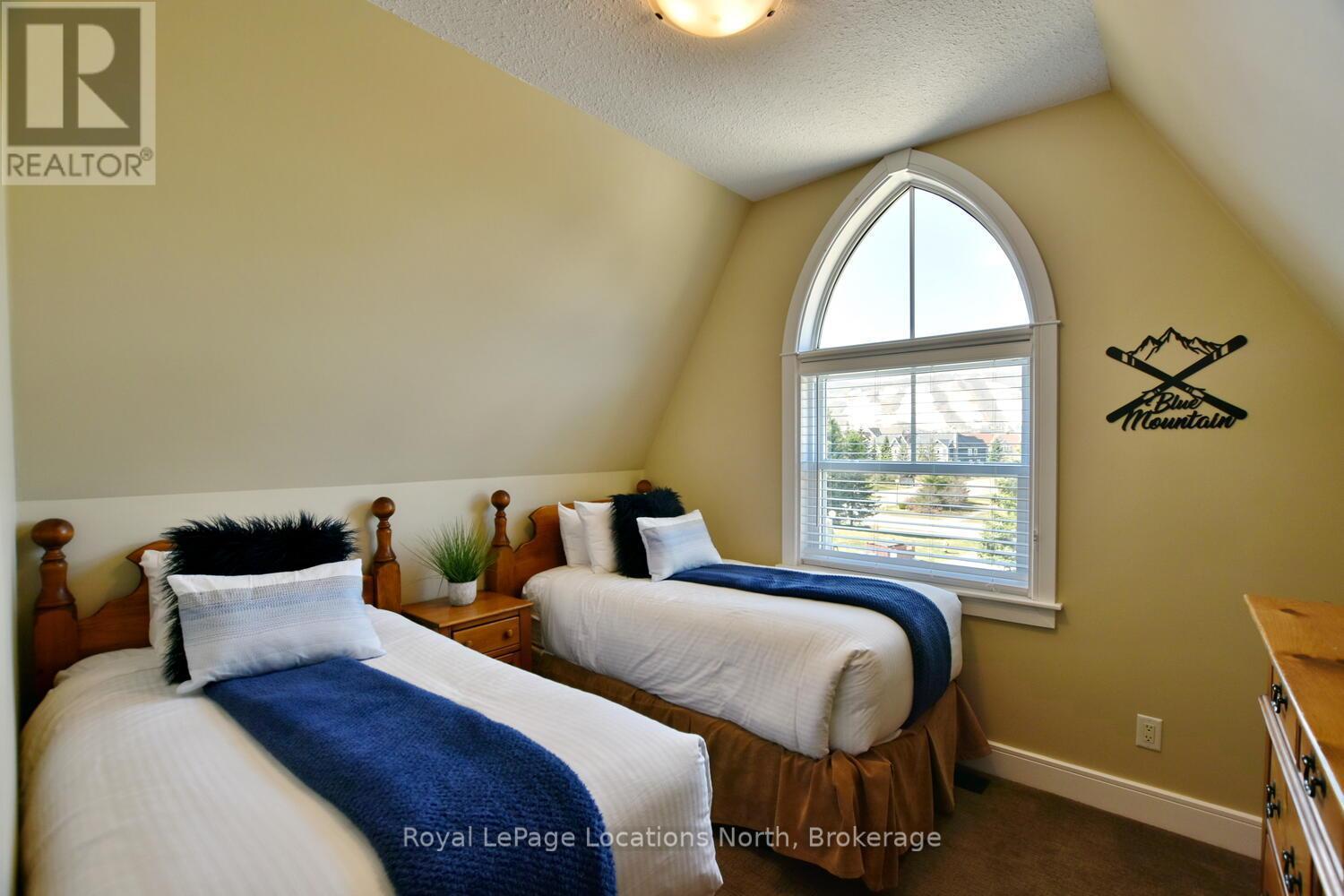 223 - 170 Snowbridge Way, Blue Mountains, ON - Indoor Photo Showing Bedroom