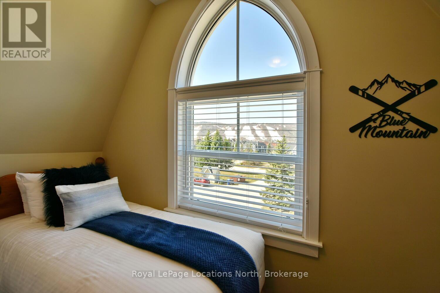 223 - 170 Snowbridge Way, Blue Mountains, ON - Indoor Photo Showing Bedroom