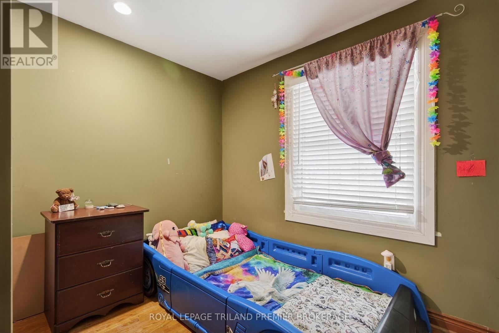 816 Dundalk Drive, London South (South P), ON - Indoor Photo Showing Bedroom