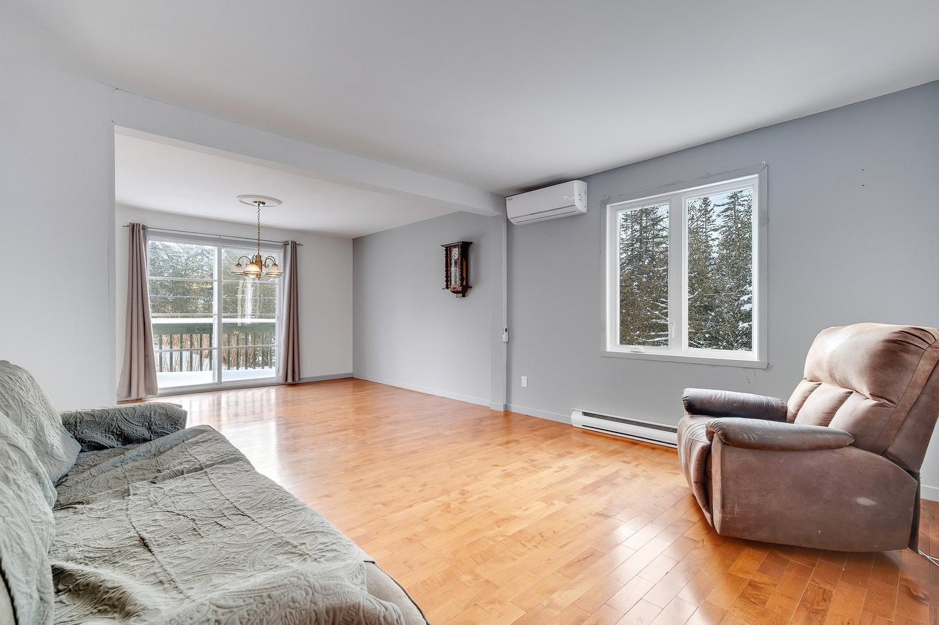 Living room - 120 Ch. De Montfort, Saint-Adolphe-D'Howard, QC - Indoor Photo Showing Living Room