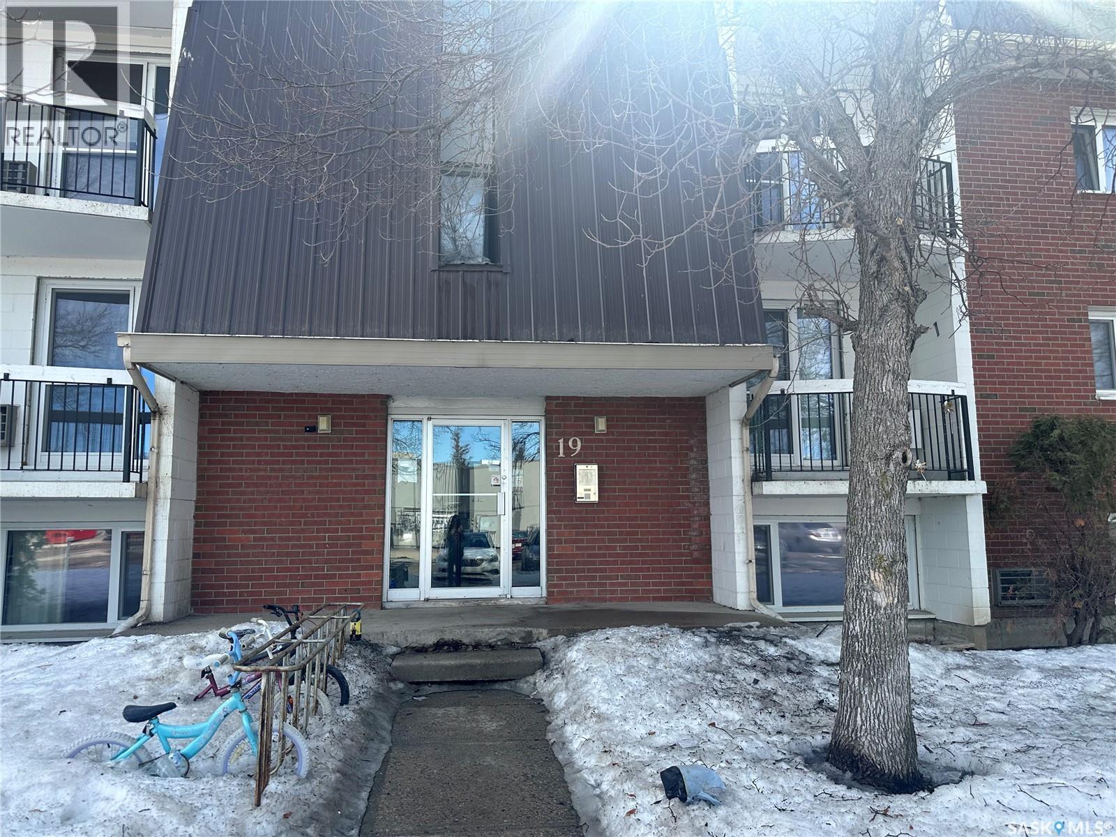 12 19 Centennial Street, Regina, SK - Outdoor