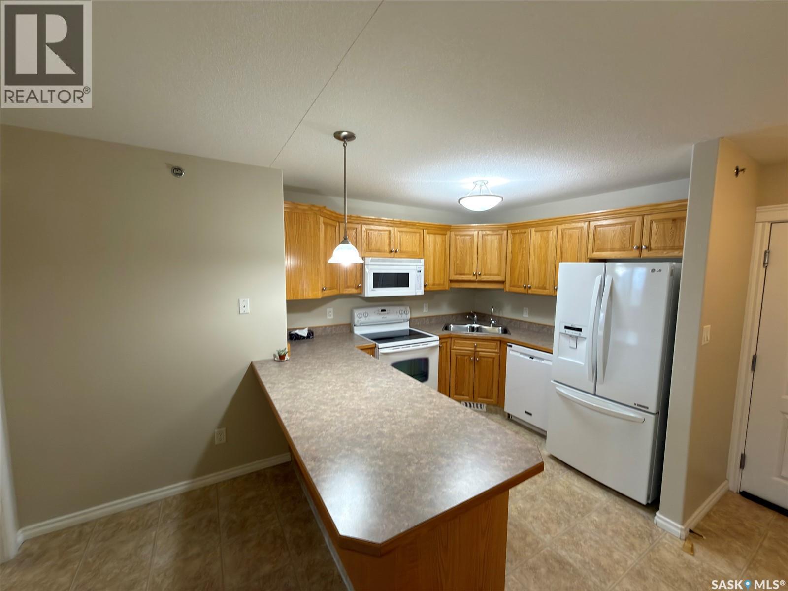 402 2909 Arens Road E, Regina, SK - Indoor Photo Showing Kitchen With Double Sink
