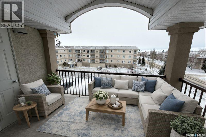 402 2909 Arens Road E, Regina, SK - Photo Showing Living Room