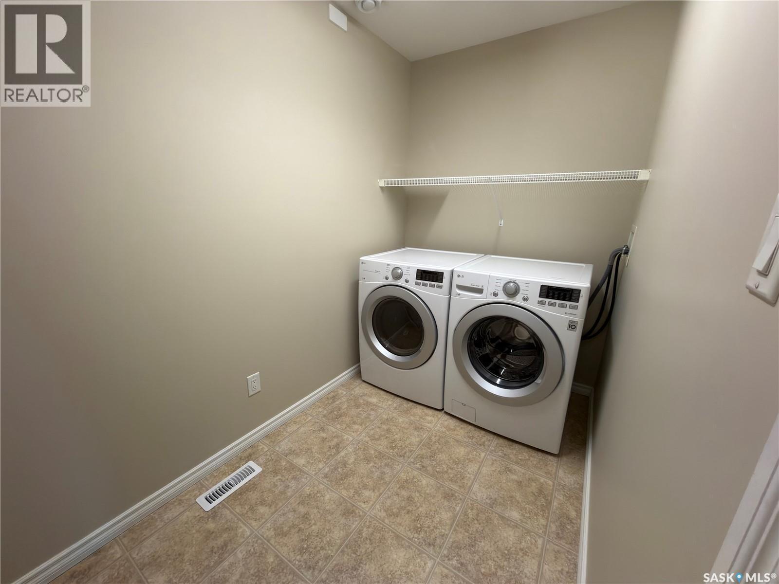 402 2909 Arens Road E, Regina, SK - Indoor Photo Showing Laundry Room