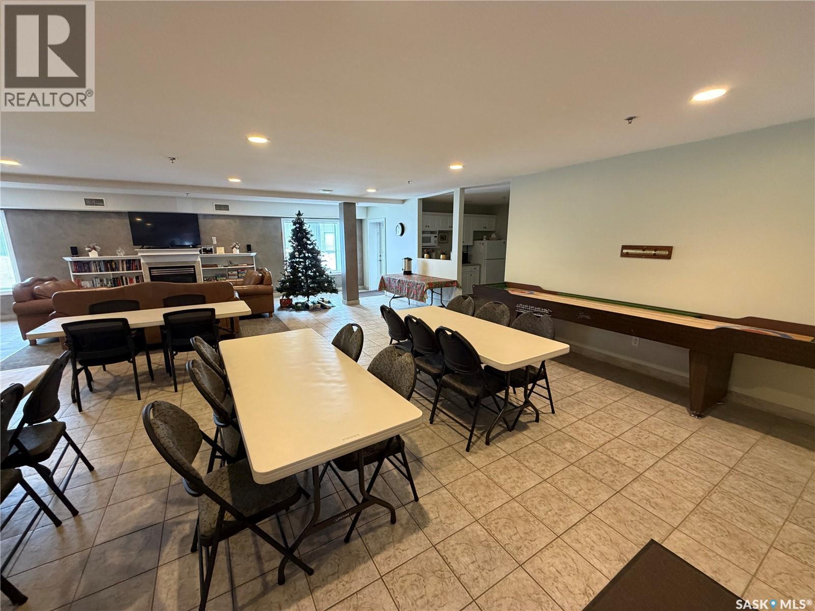 402 2909 Arens Road E, Regina, SK - Indoor