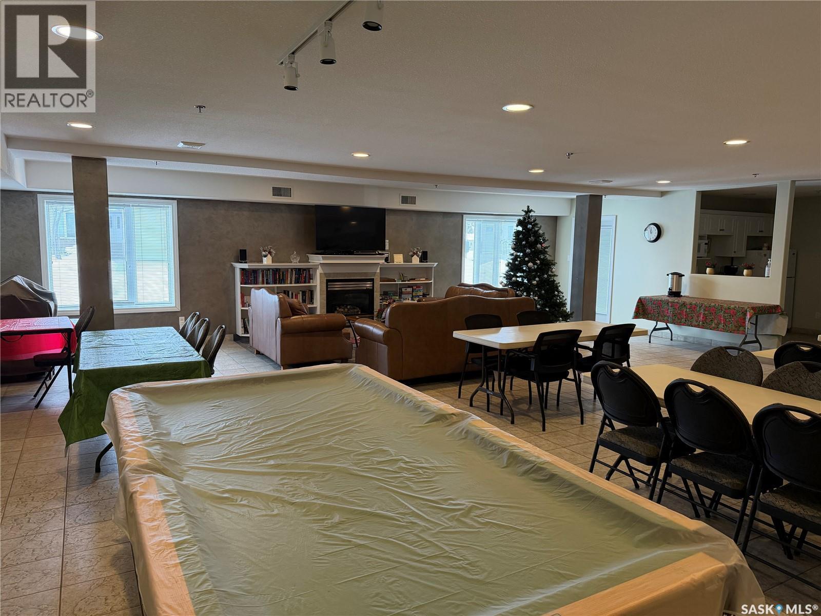 402 2909 Arens Road E, Regina, SK - Indoor