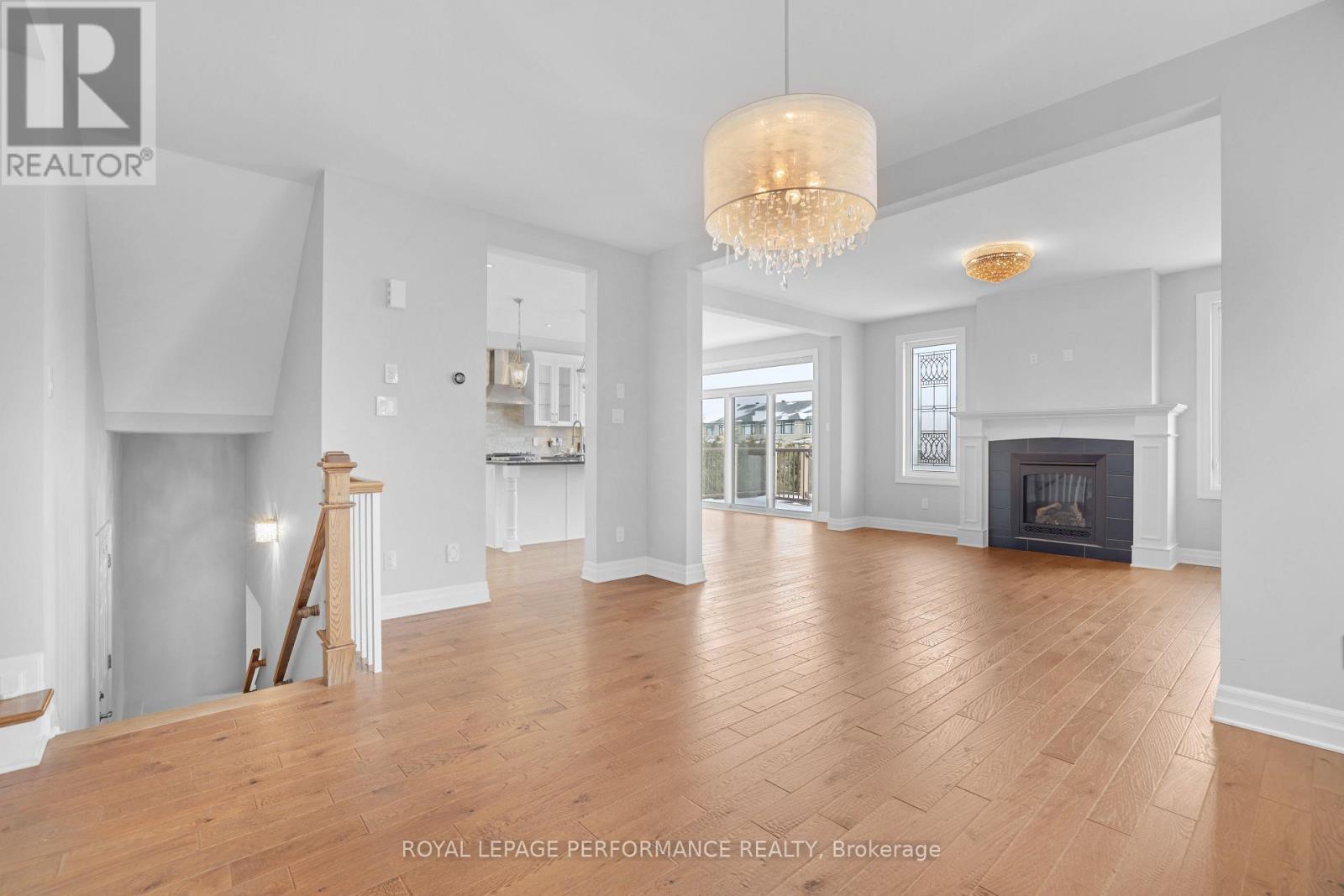 508 Yellow Birch Street, Ottawa, ON - Indoor Photo Showing Living Room With Fireplace