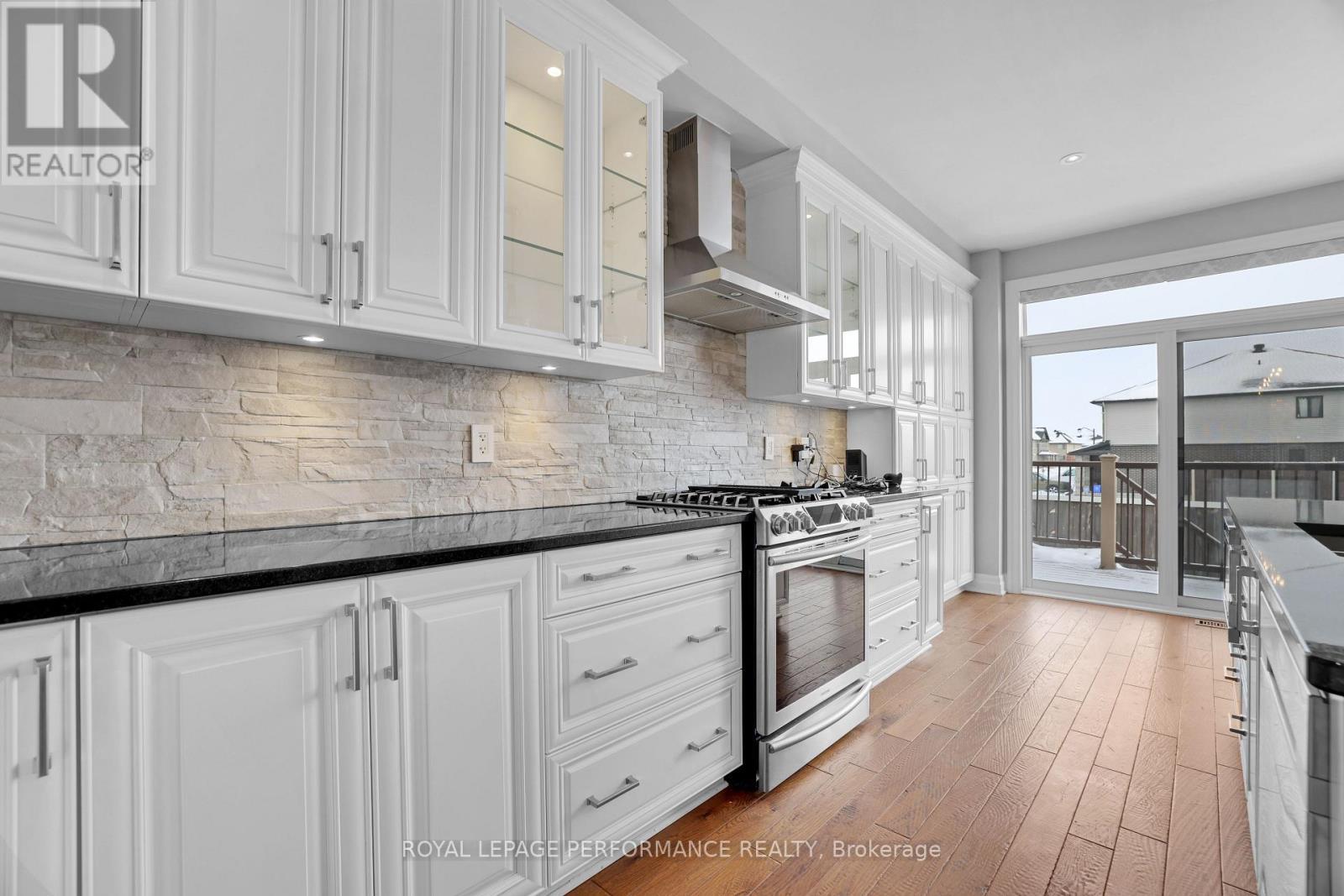 508 Yellow Birch Street, Ottawa, ON - Indoor Photo Showing Kitchen With Upgraded Kitchen