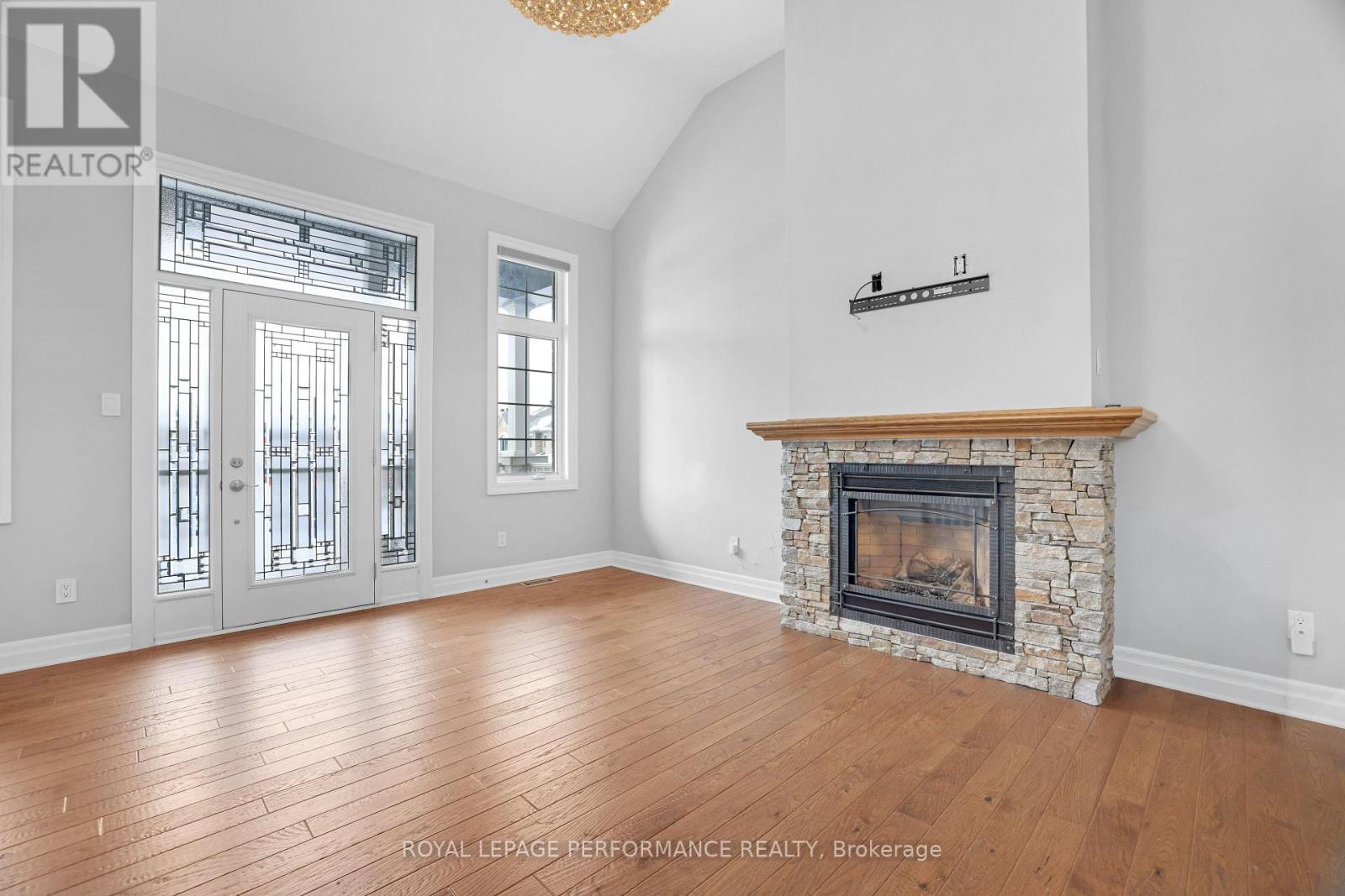 508 Yellow Birch Street, Ottawa, ON - Indoor Photo Showing Living Room With Fireplace