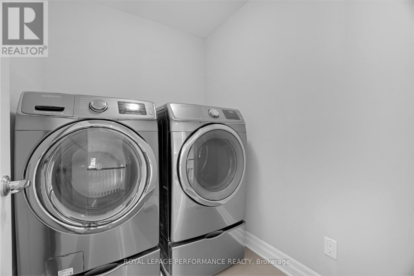 508 Yellow Birch Street, Ottawa, ON - Indoor Photo Showing Laundry Room