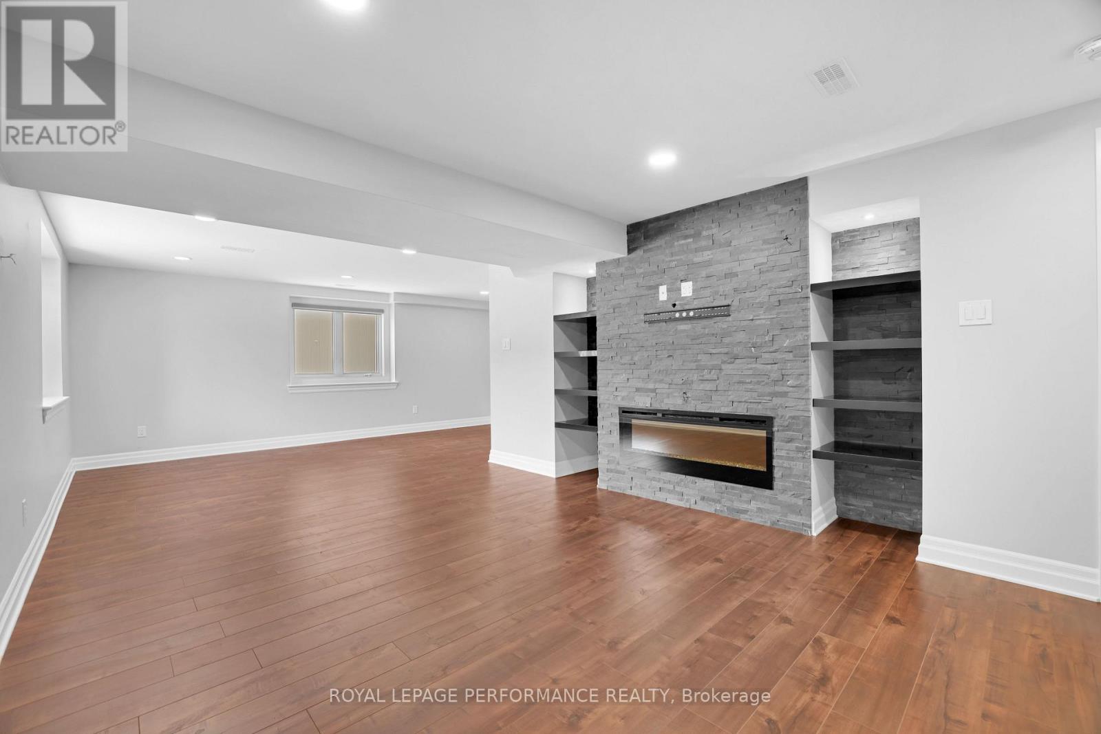 508 Yellow Birch Street, Ottawa, ON - Indoor Photo Showing Living Room With Fireplace