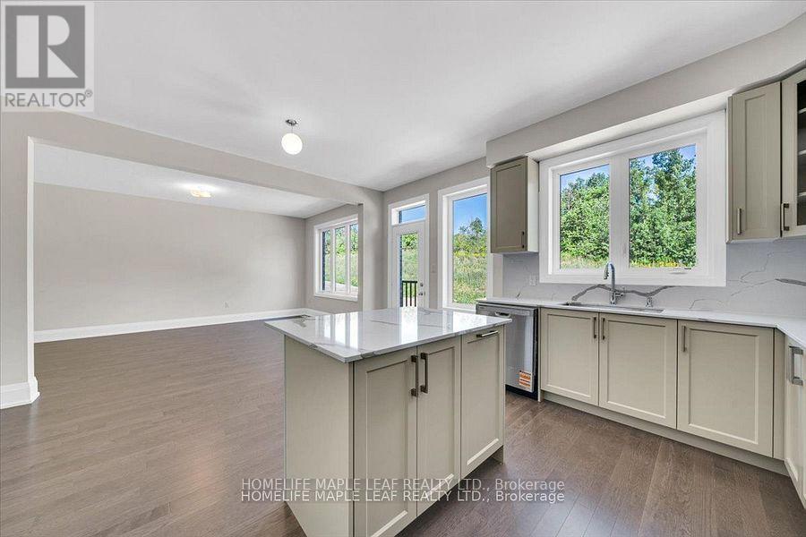 1242 Talisman Manor, Pickering, ON - Indoor Photo Showing Kitchen With Upgraded Kitchen