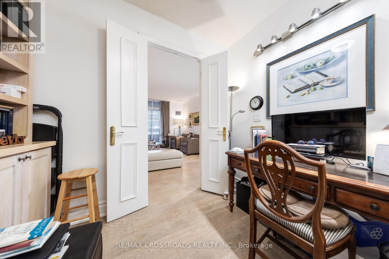 210 - 10 Old York Mills Road, Toronto, ON - Indoor