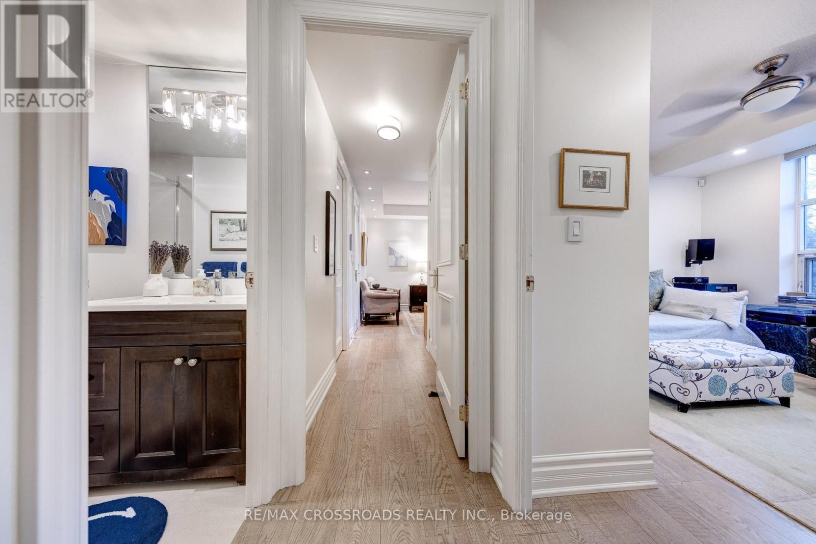 210 - 10 Old York Mills Road, Toronto, ON - Indoor