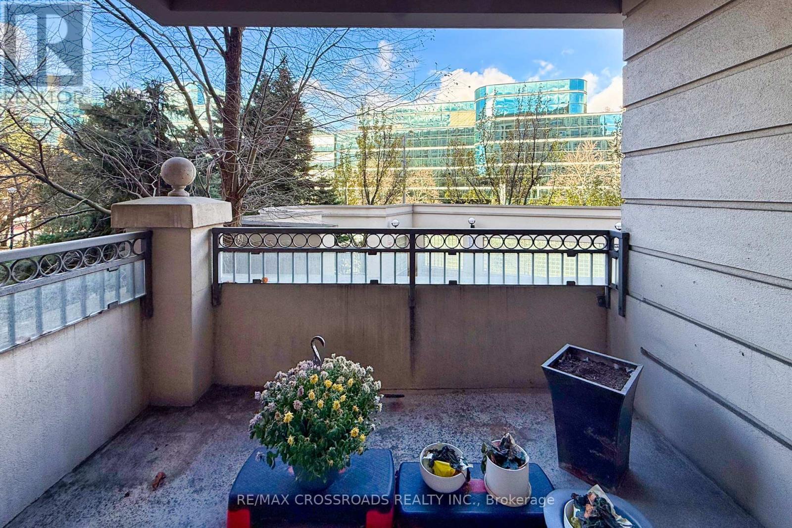 210 - 10 Old York Mills Road, Toronto, ON - Outdoor