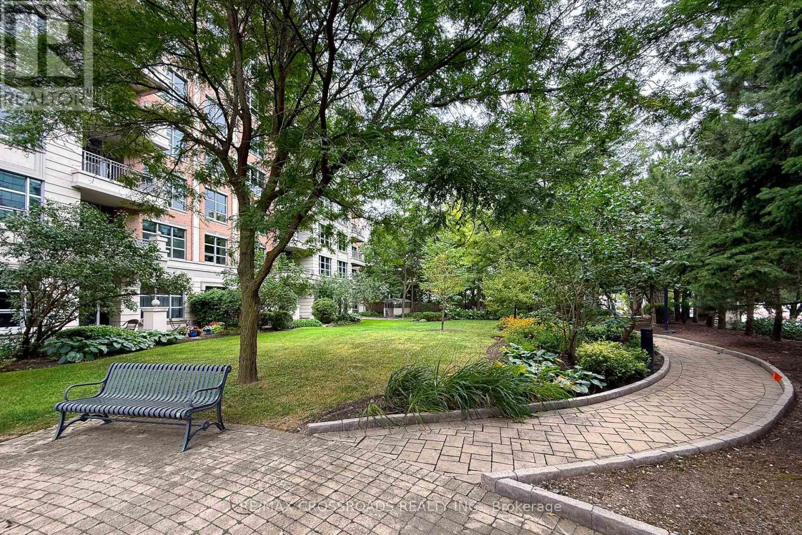 210 - 10 Old York Mills Road, Toronto, ON - Outdoor