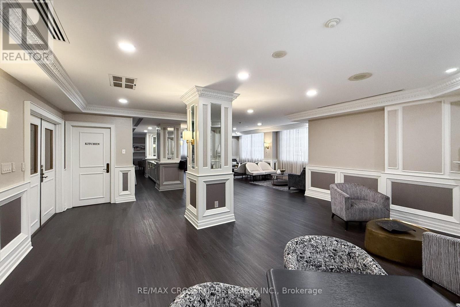 210 - 10 Old York Mills Road, Toronto, ON - Indoor