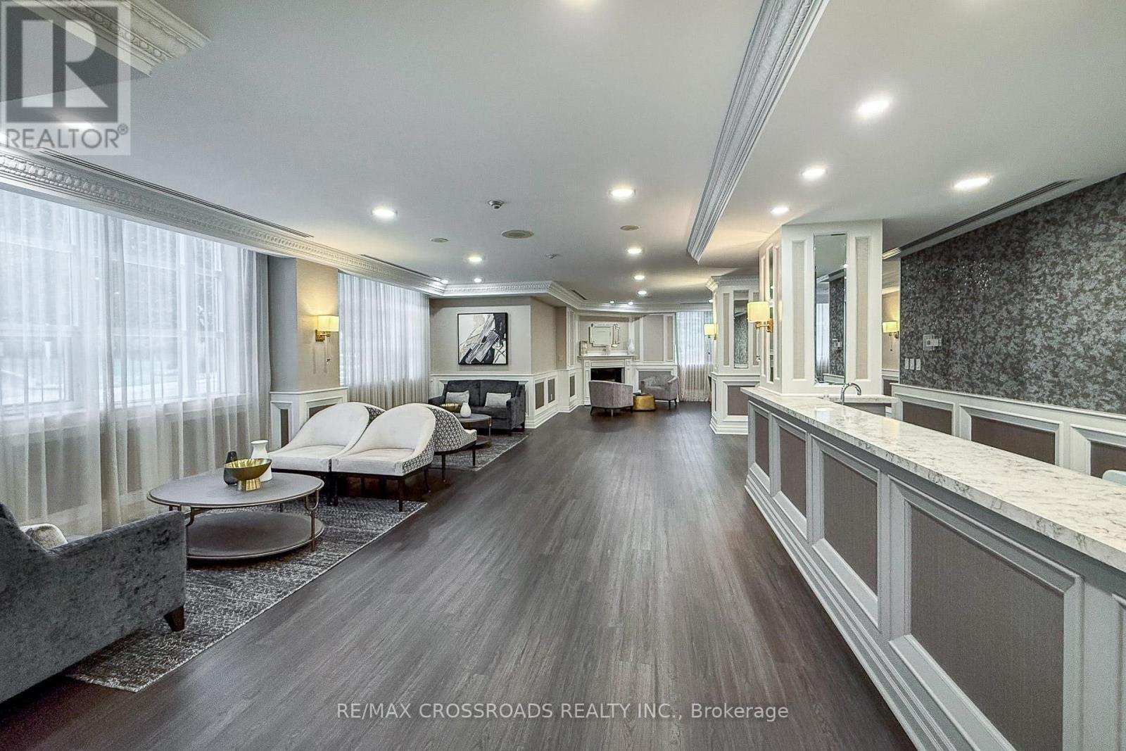 210 - 10 Old York Mills Road, Toronto, ON - Indoor