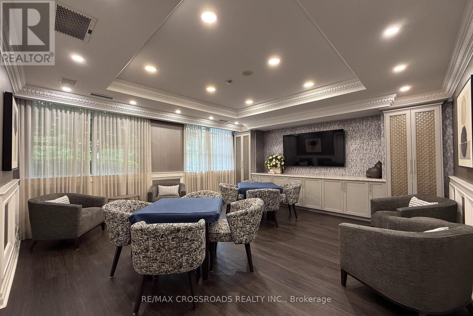 210 - 10 Old York Mills Road, Toronto, ON - Indoor