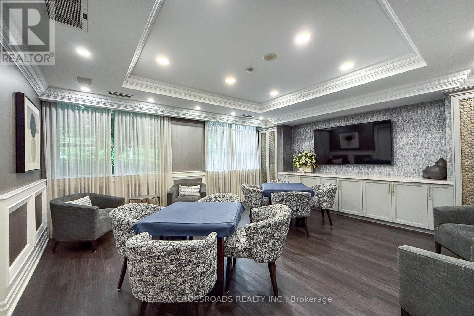 210 - 10 Old York Mills Road, Toronto, ON - Indoor